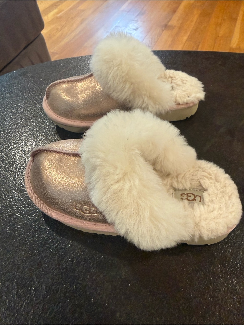UGG Kids Rose Gold Metallic Shearling Clog - Picture 3 of 4